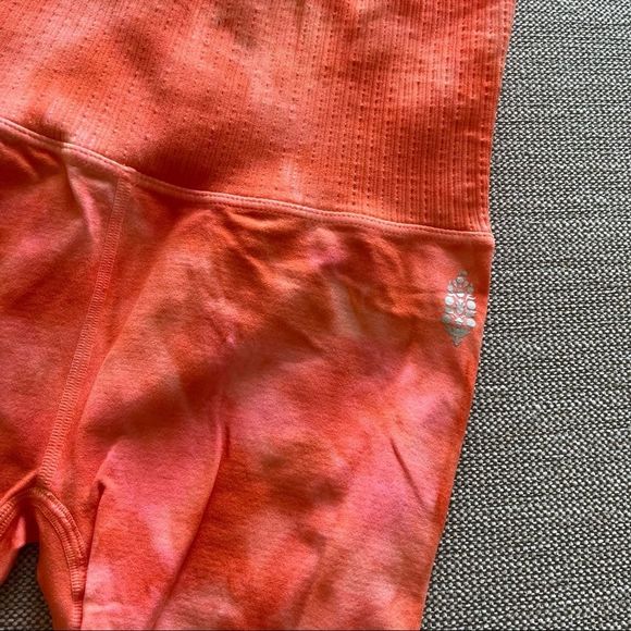 FREE PEOPLE GOOD KARMA 7/8 HIGH RISE TIE DYE CHERRY BOMB LEGGINGS SET XS/S NWOT - Picture 4 of 9